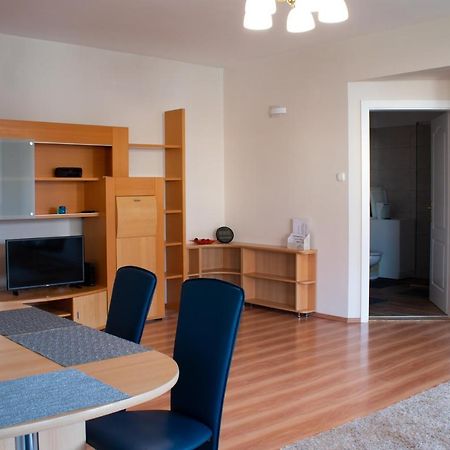 גיולה Titan Apartman מראה חיצוני תמונה