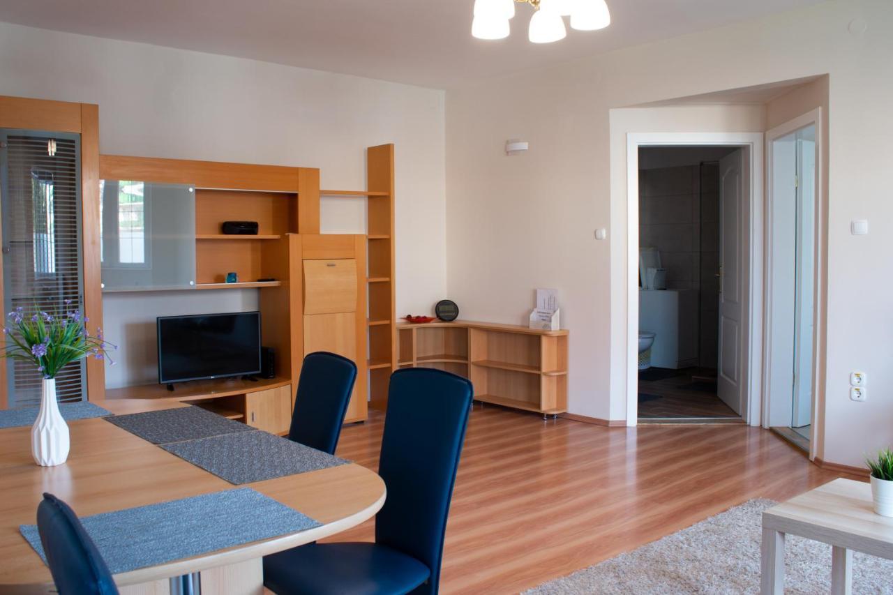 גיולה Titan Apartman מראה חיצוני תמונה