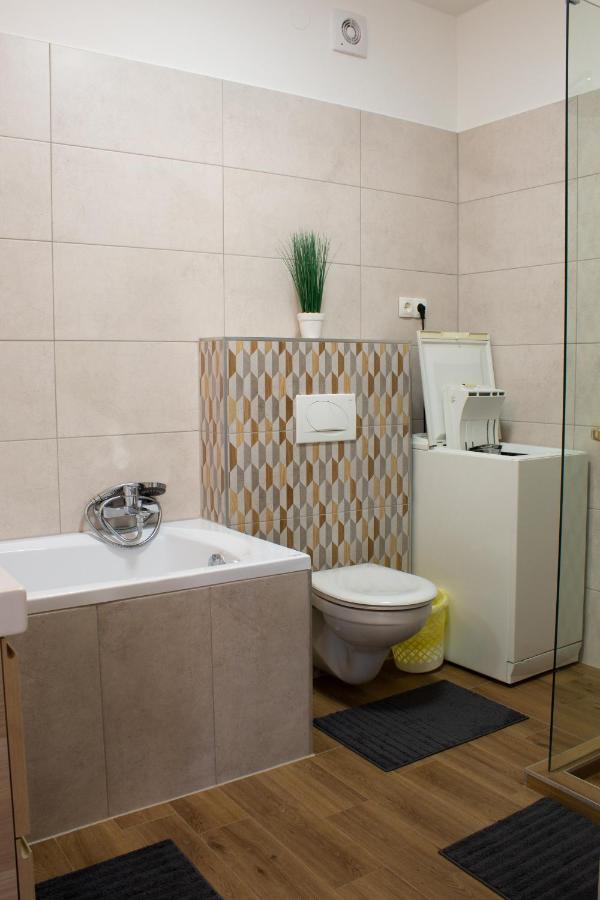 גיולה Titan Apartman מראה חיצוני תמונה