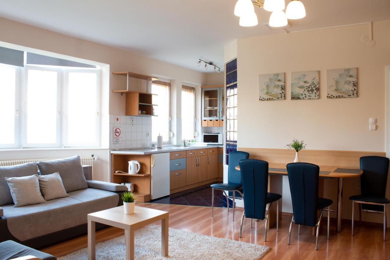 גיולה Titan Apartman מראה חיצוני תמונה