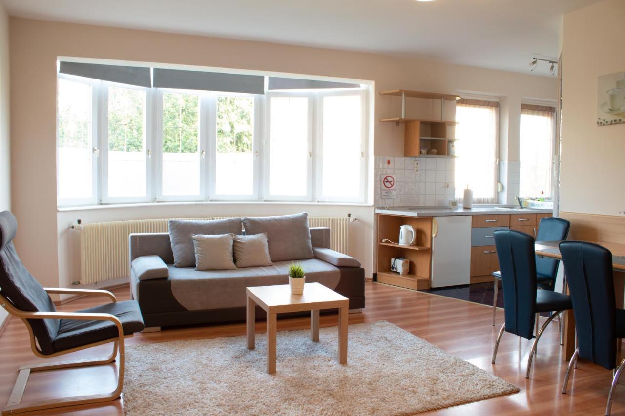 גיולה Titan Apartman מראה חיצוני תמונה