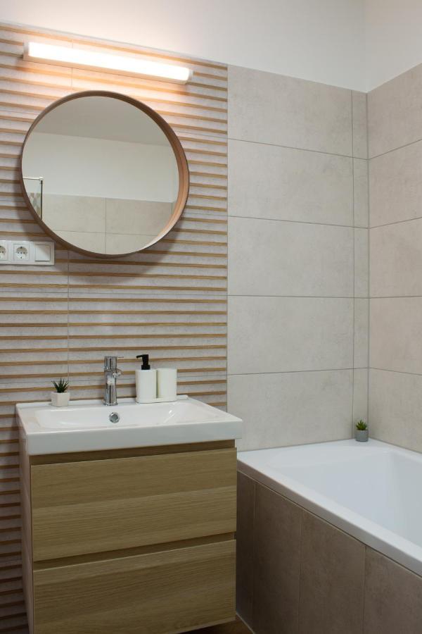 גיולה Titan Apartman מראה חיצוני תמונה