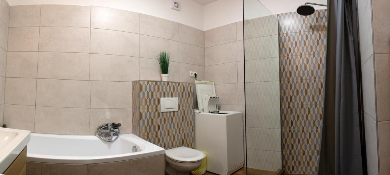 גיולה Titan Apartman מראה חיצוני תמונה